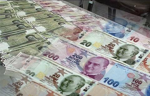 لیر ترکیه ۱۷ درصد ارزش خود را از دست داد