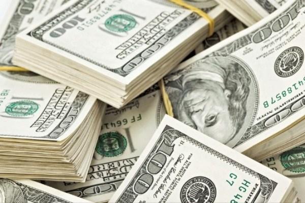 خرید دلار ریسک زیادی دارد