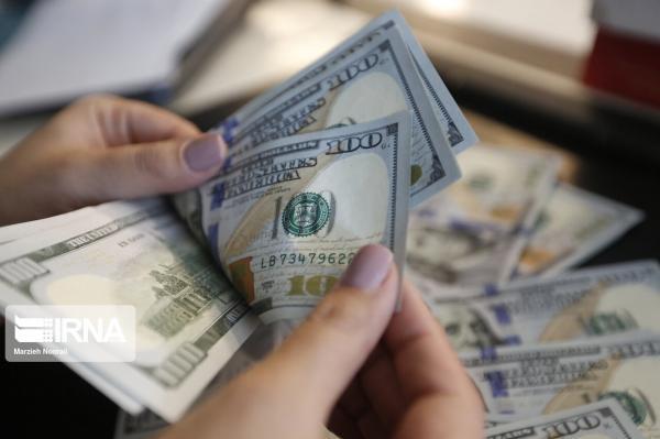 کاهش ۲۰۰ تومانی دلار در صرافی بانکی