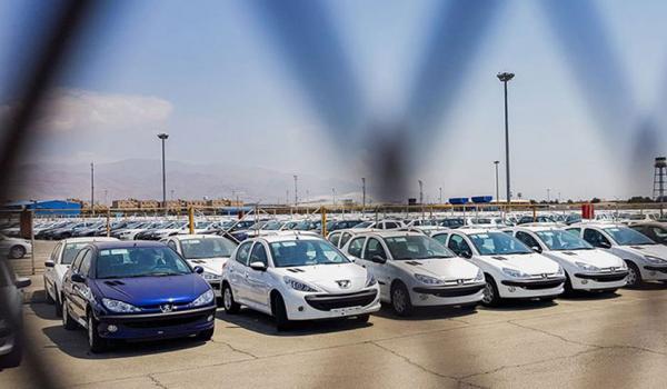 از عرضه خودرو در بورس حمایت می‌کنیم 