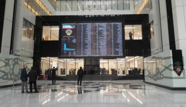 قیمت دلار؛ مهمترین عامل تاثیرگذار بازار سرمایه/ ابتدا باید مشکل عرضه خودرو حل شود 