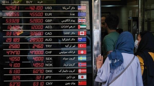  سردرگمی قیمت دلار در کف بازار 