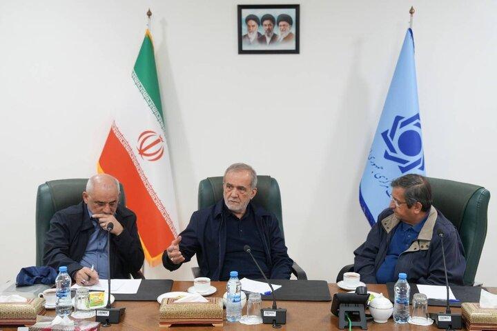 تاکید پزشکیان بر حفظ ثبات اقتصادی در شرایط جنگی