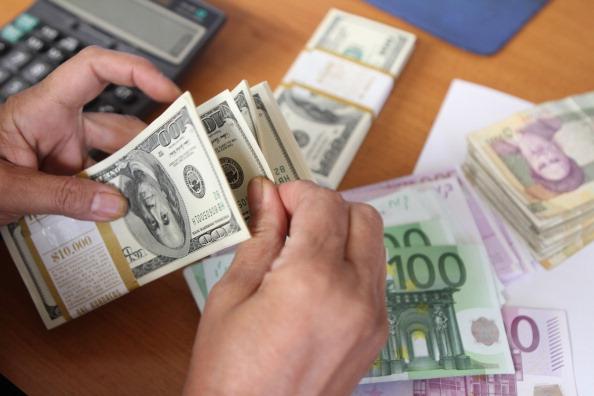 نرخ ارز در بازار هنوز واقعی نیست