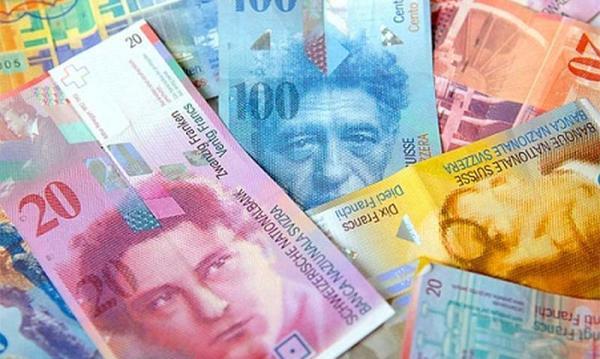 سوئیس ارزش پول ملی خود را پایین می‌آورد