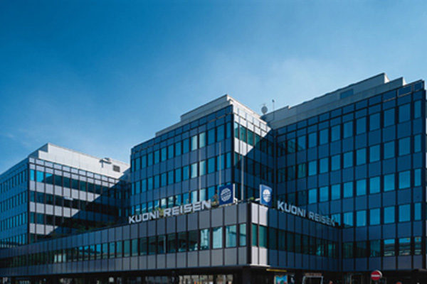 همکاری با بیش از ٦٠ بانک خارجی