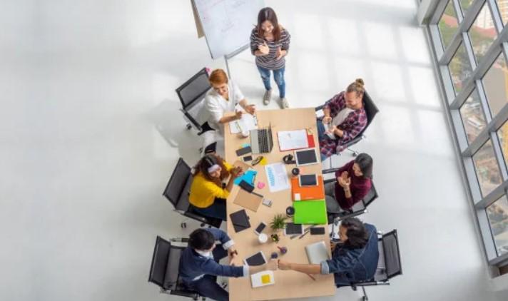 کارآفرین‌ها چطور می‌توانند به بهبود سلامت روانی، جسمی و مالی کارمندان خود کمک کنند؟