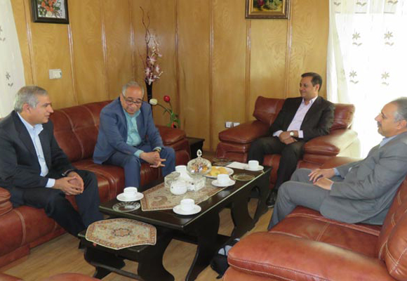 دیدار مدیران استانی بانک ایران زمین با همتی در قشم