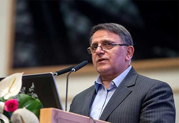 بانک‌ها به ارایه خدمات نوین بانکی توجه کنند